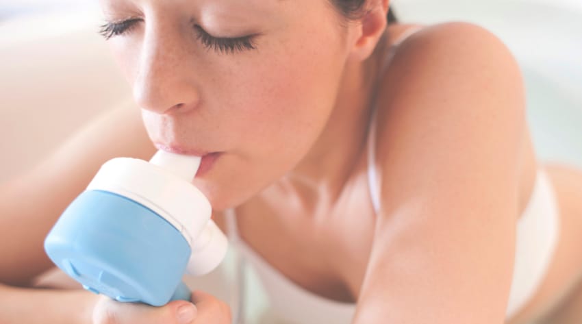 signs-of-labour-body_850-1.jpg pregnant mother going into labour and managing her pain with Entonox